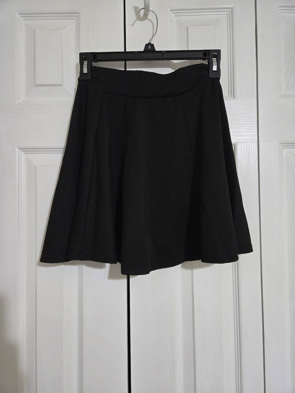 True rock small juniors black flowy skirt